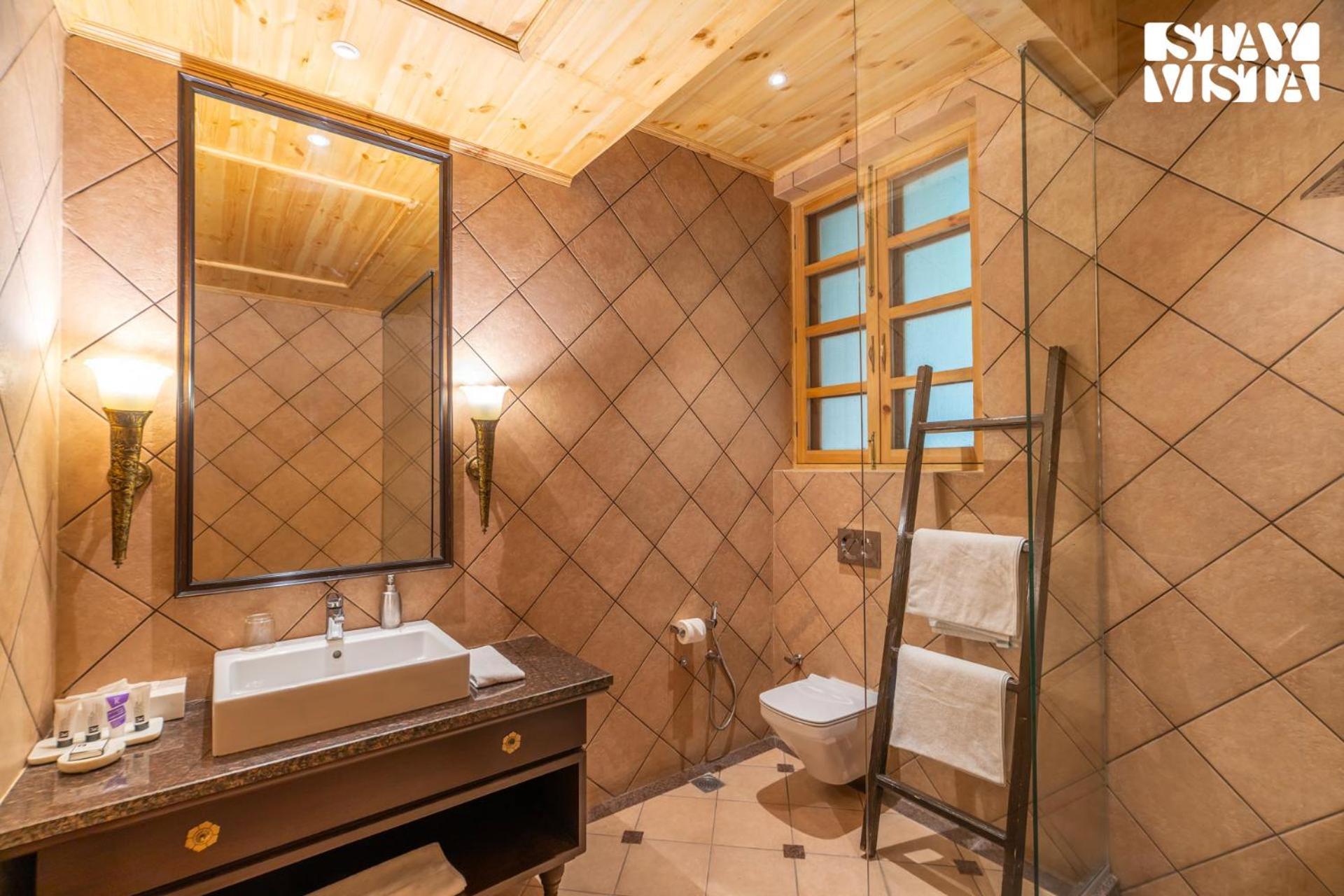 Stayvista At Sylvana Villas With Lawn, Bbq And Jacuzzi Kasauli Exterior foto